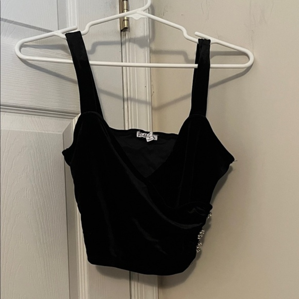 Chic Black Velvet Women's Crop Top